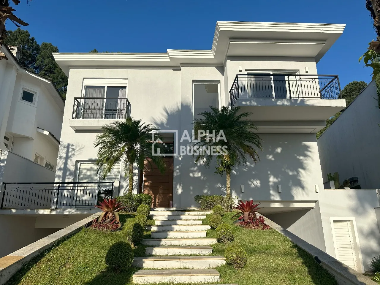 Fachada principal ou destaque de CASA À VENDA NO ALPHAVILLE 10 | SANTANA DE PARNAÍBA – SP - Alphaville 10