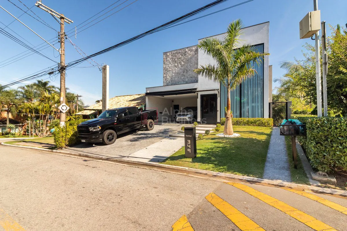 Fachada principal ou destaque de Casa à Venda Alphaville 11 | 2 Suítes | 360m² | CA0940 - Alphaville 11