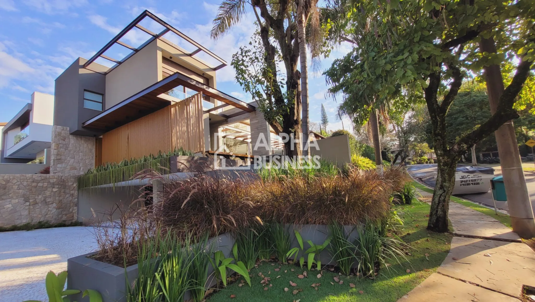 Fachada principal ou destaque de CASA À VENDA NO ALPHAVILLE 1 | BARUERI – SP (CA0352) - Alphaville 1