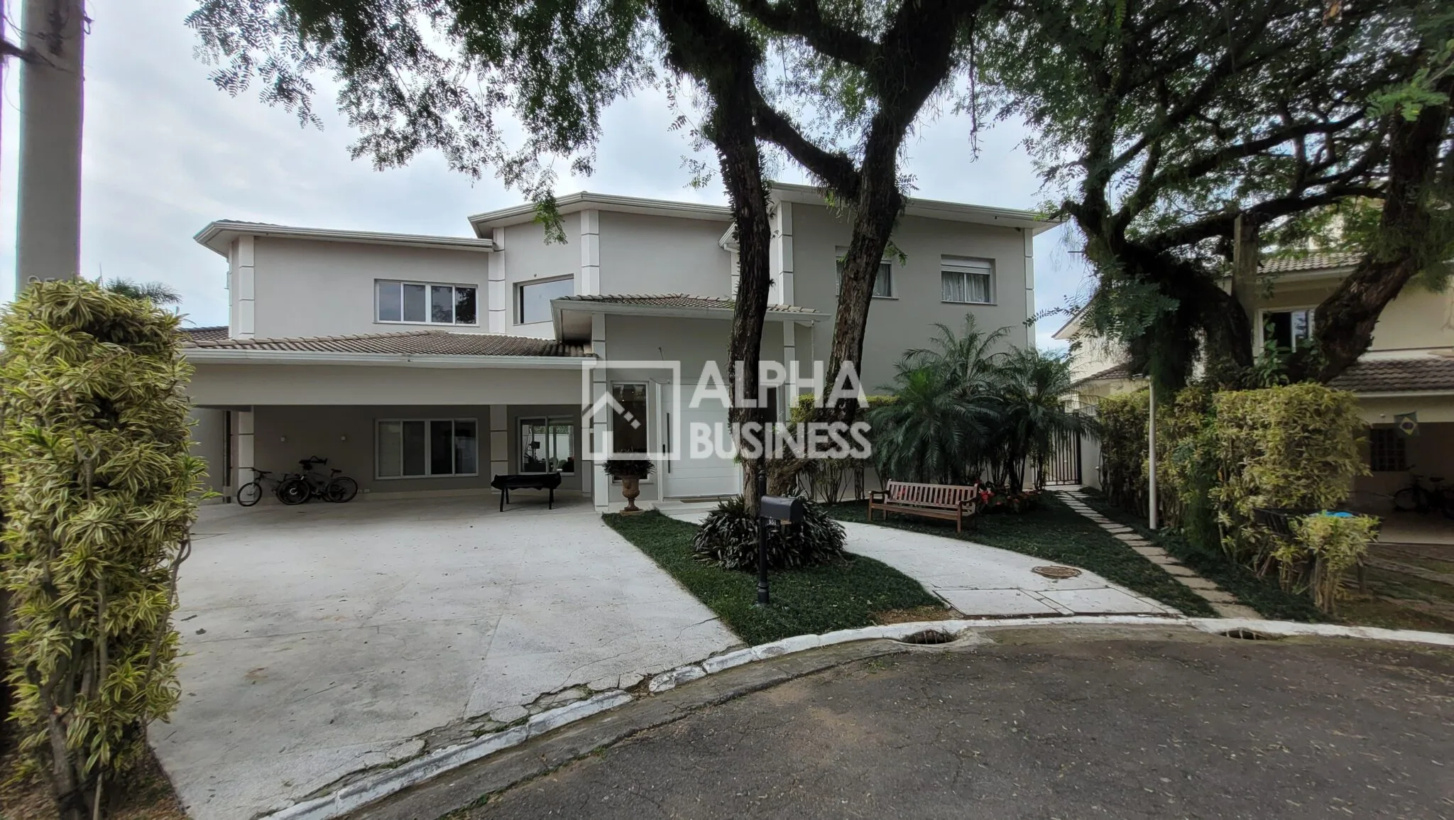 Fachada principal ou destaque de CASA À VENDA NO ALPHAVILLE 12 | SANTANA DE PARNAÍBA – SP - Alphaville 12