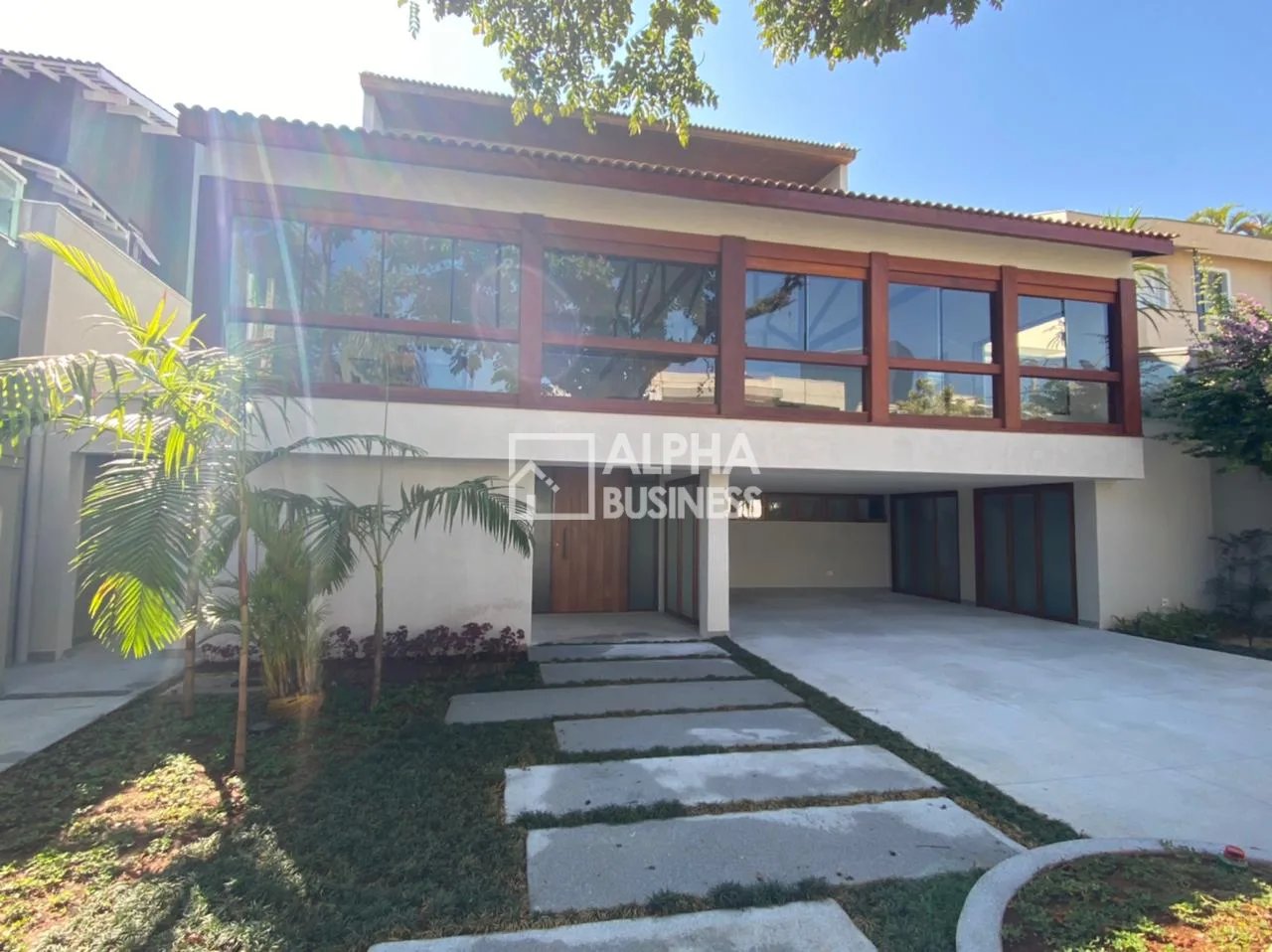 Fachada principal ou destaque de CASA À VENDA NO CONDOMÍNIO ALPHAVILLE 1 | BARUERI – SP - Alphaville 1