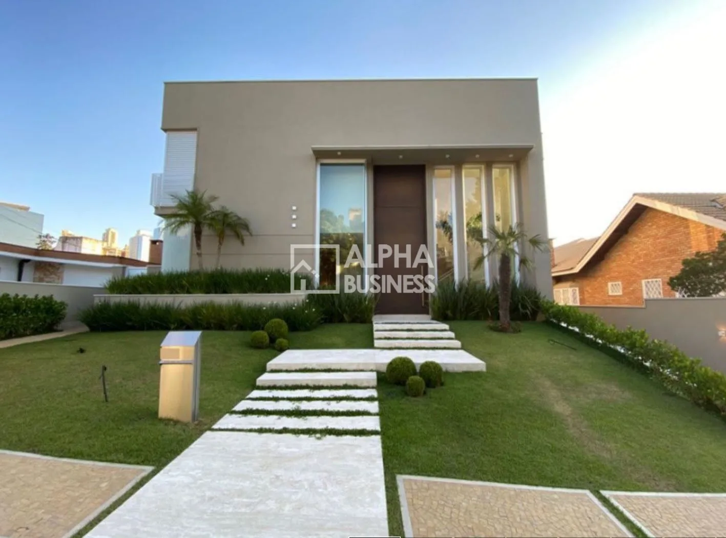 Fachada principal ou destaque de CASA À VENDA NO CONDOMÍNIO ALPHAVILLE 1 | BARUERI – SP - Alphaville 1