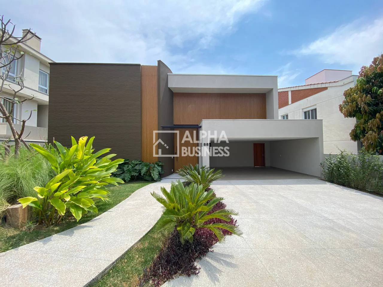 Fachada principal ou destaque de CASA À VENDA NO CONDOMÍNIO ALPHAVILLE 1 | MOBILIADA E DECORADA | BARUERI – SP - Alphaville 1