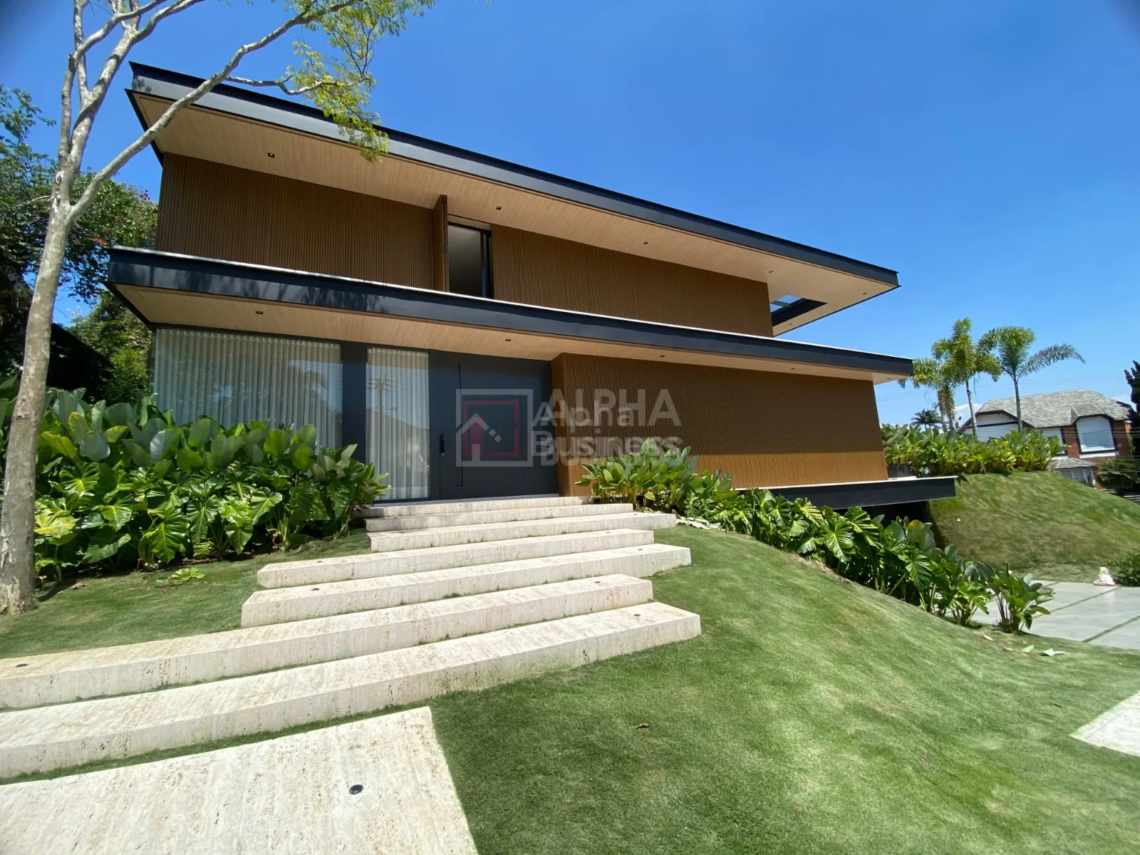 Fachada principal ou destaque de CASA À VENDA NO CONDOMÍNIO ALPHAVILLE 2 | MOBILIADA E DECORADA | BARUERI – SP (CA0365) - Alphaville 2