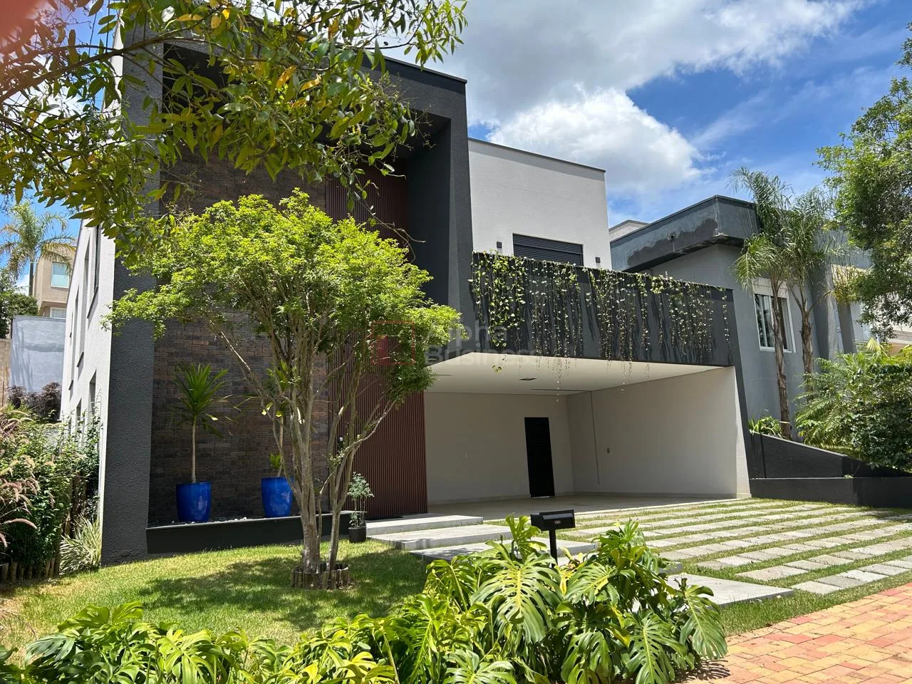 Fachada principal ou destaque de CASA À VENDA NO GÊNESIS 1 | SANTANA DE PARNAÍBA – SP - Gênesis 1 - Alphaville