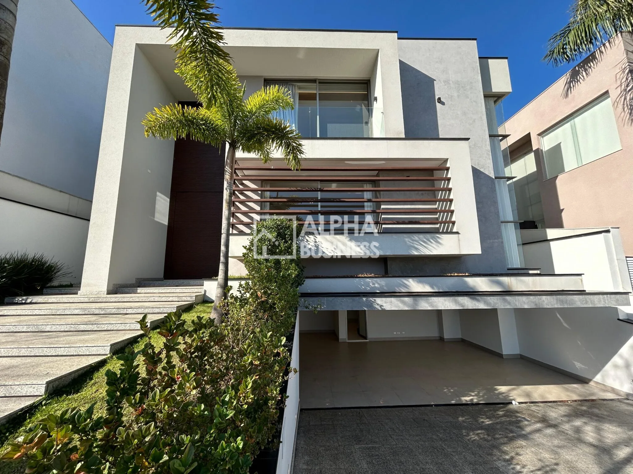 Fachada principal ou destaque de CASA À VENDA NO TAMBORÉ 10 | MOBILIADA E DECORADA | SANTANA DE PARNAÍBA – SP - Tamboré 10 - Alphaville