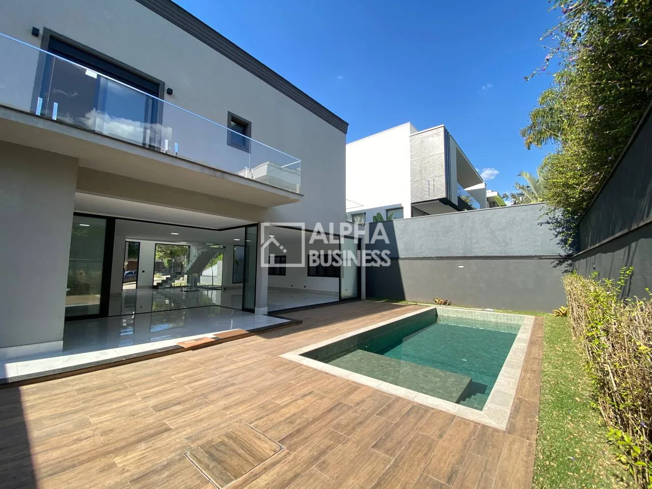 Fachada principal ou destaque de CASA À VENDA NO TAMBORÉ 11 | SANTANA DE PARNAÍBA – SP - Tamboré 11 - Alphaville