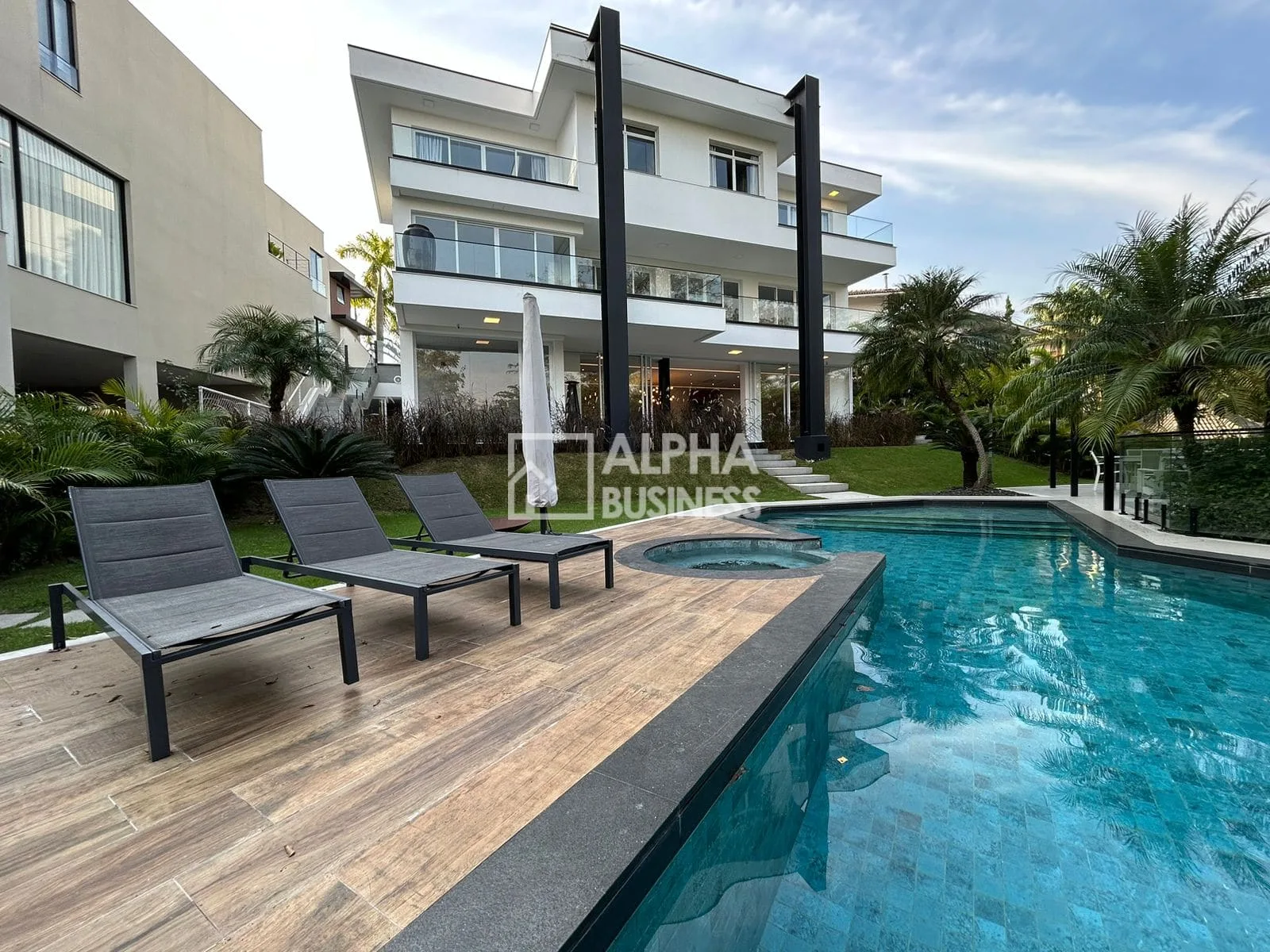 Fachada principal ou destaque de CASA À VENDA NO TAMBORÉ 3 | SANTANA DE PARNAÍBA – SP (CA0379) - Tamboré 3 - Alphaville