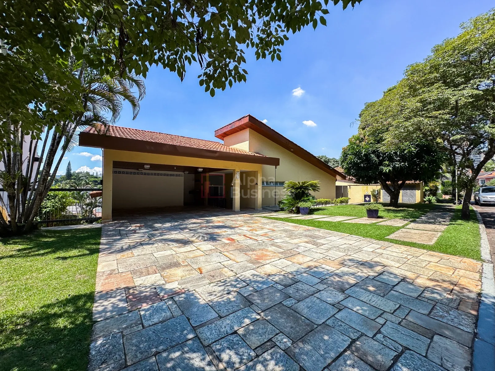 Fachada principal ou destaque de Casa à Venda no Alphaville 1 | 1 Suíte | 263m² | CA0824 - Alphaville 1