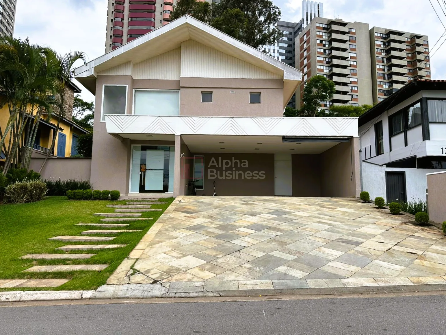 Fachada principal ou destaque de Casa com 4 dormitórios (02 suítes) à venda, 480 m² por R$ 5.250.000 – Alphaville 2 – Barueri/SP - Alphaville 2