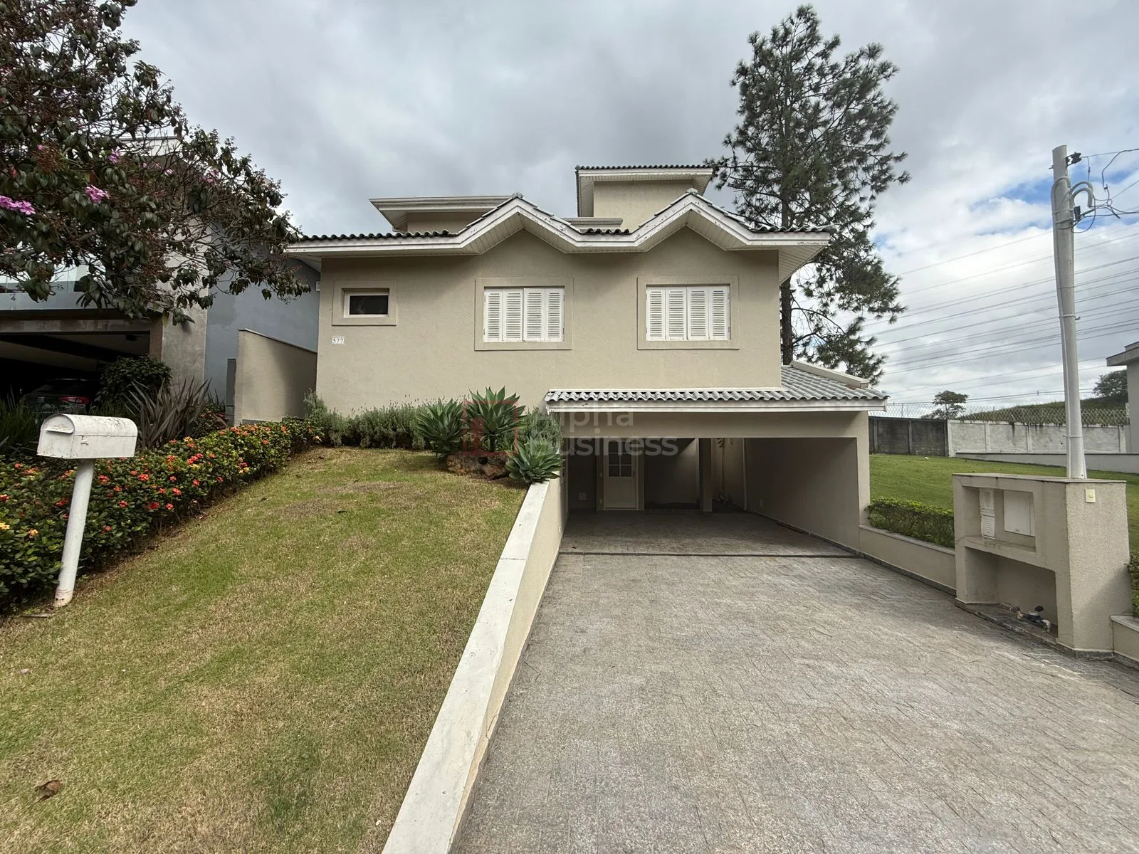 Fachada principal ou destaque de Casa à Venda no Alphaville 9 | 4 Suítes | 250m² | CA0833 - Alphaville 9