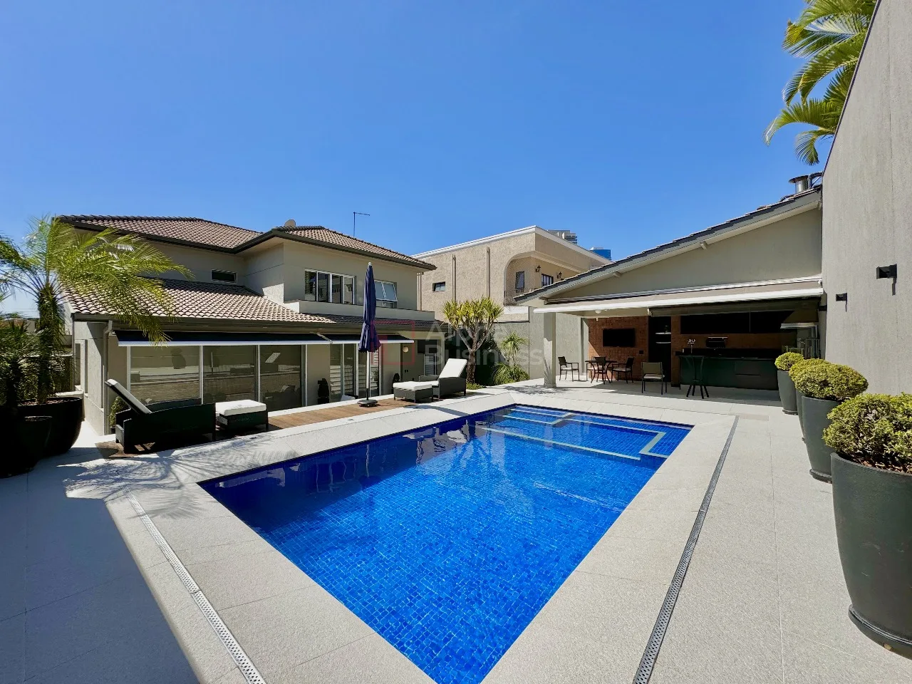 Fachada principal ou destaque de Casa mobiliada com 5 suítes à venda, 520 m² por R$ 8.800.000 – Alphaville 2 – Barueri/SP - Alphaville 2