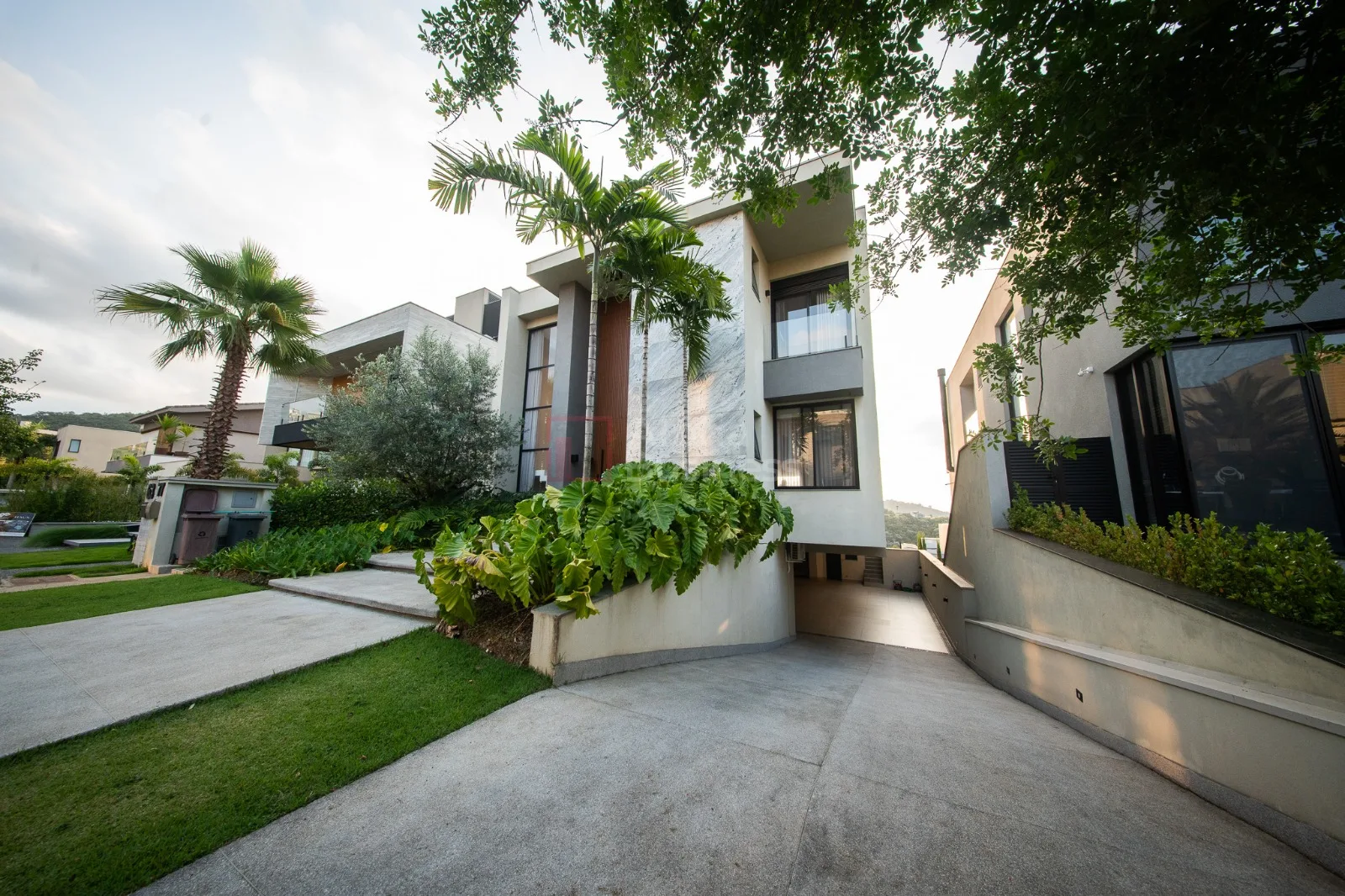 Fachada principal ou destaque de Casa à Venda Gênesis 2 | 5 Suítes, 547m² | CA0814 - Gênesis 2 - Alphaville