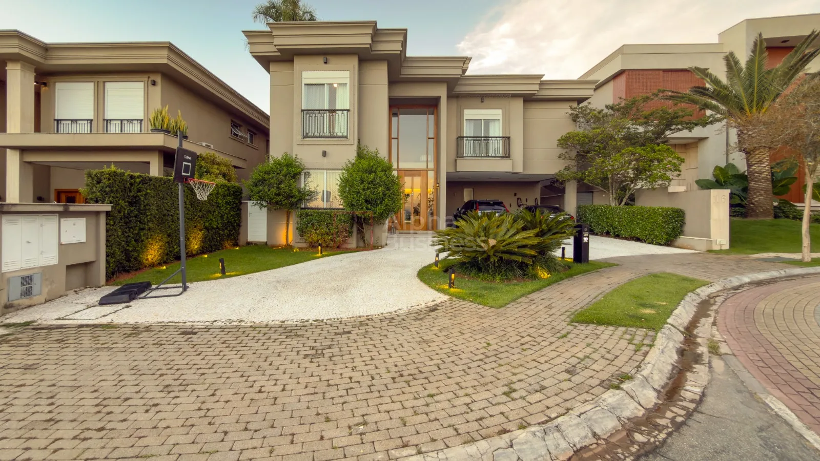 Fachada principal ou destaque de Casa à Venda Tamboré 10 | 5 Suítes, 571m² | CA0810 - Tamboré 10 - Alphaville