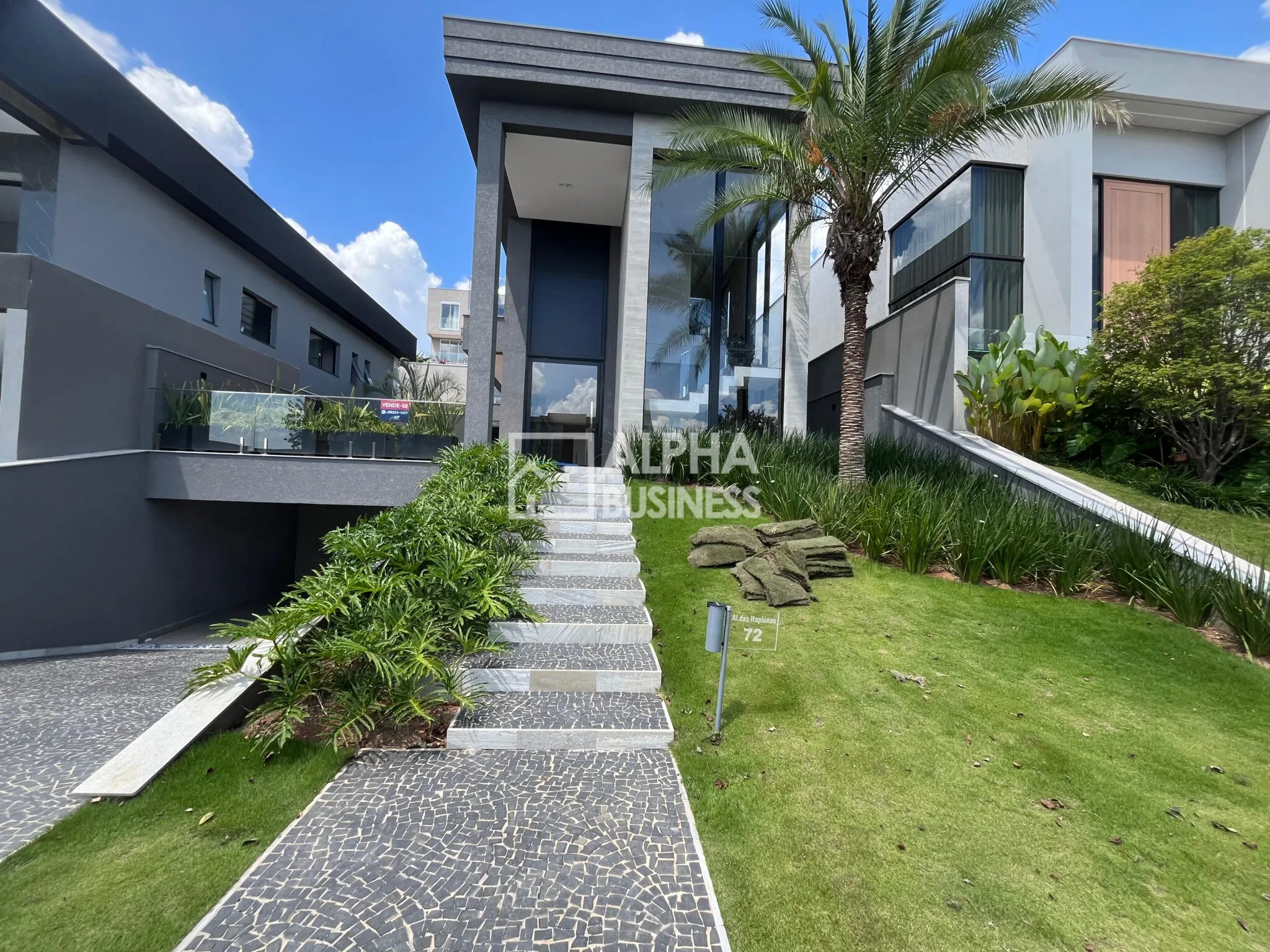 Fachada principal ou destaque de CASA NO GÊNESIS 2 | À VENDA | SANTANA DE PARNAÍBA – SP - Gênesis 2 - Alphaville