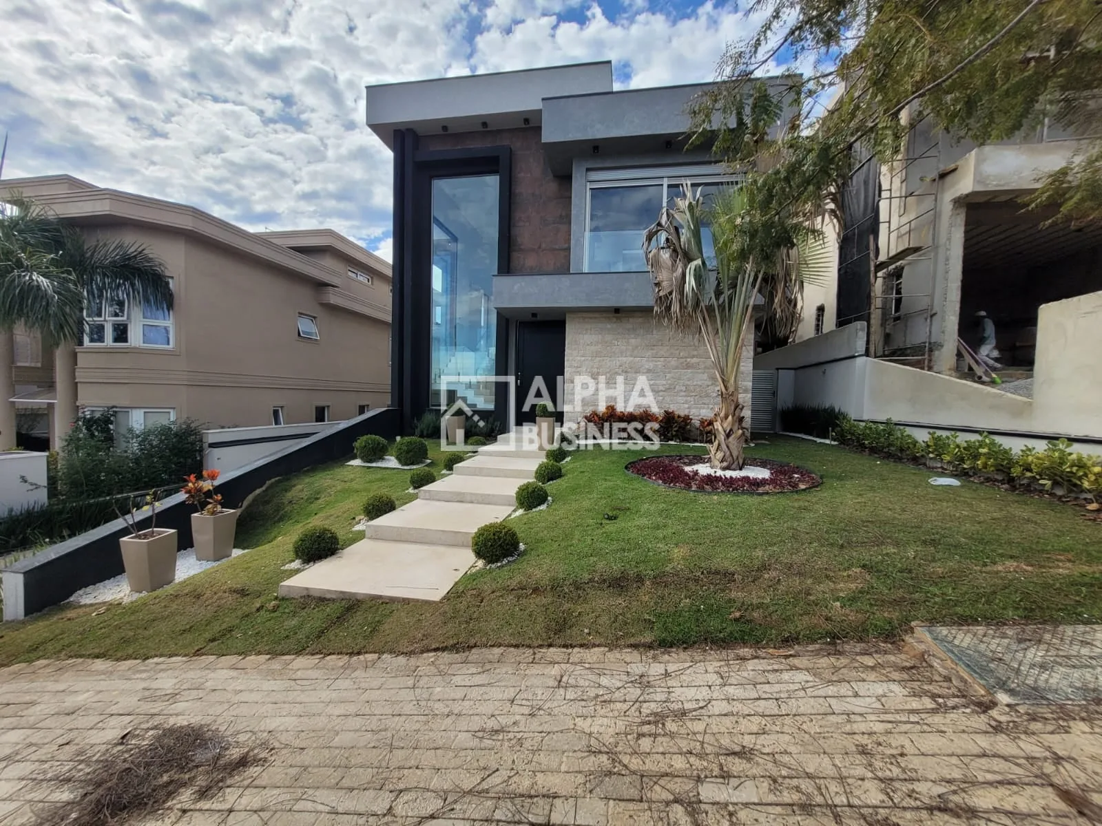 Fachada principal ou destaque de CASA NO TAMBORÉ 10 | CASA À VENDA - Tamboré 10 - Alphaville