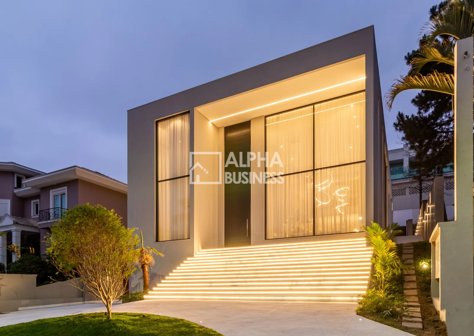 Fachada principal ou destaque de CASA NOVA À VENDA NO TAMBORÉ 3 | MOBILIADA E DECORADA | SANTANA DE PARNAÍBA – SP - Tamboré 3 - Alphaville