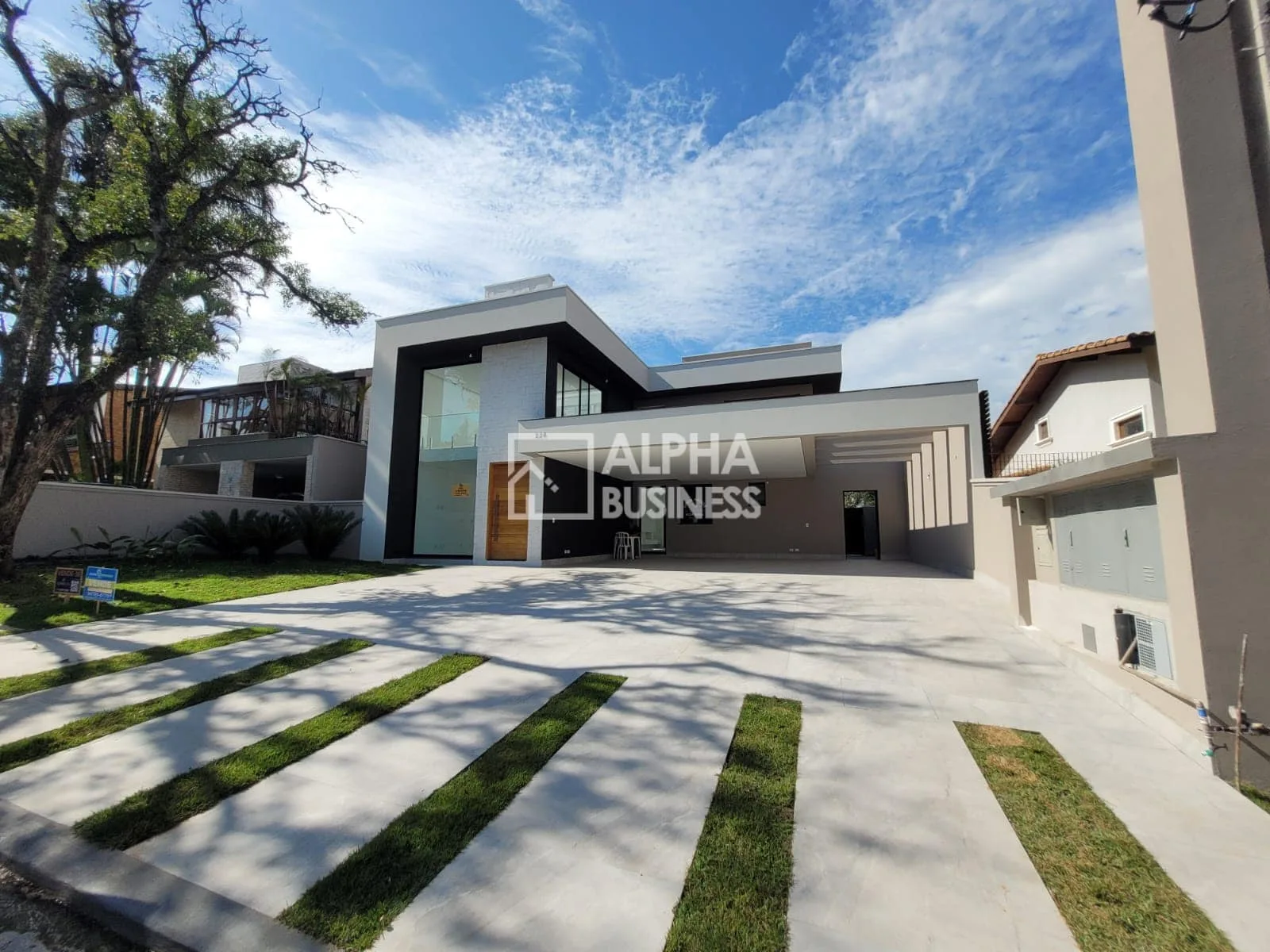 Fachada principal ou destaque de Casa Nova à Venda no Alphaville 1, 4 Suítes | 445m² | CA0045 - Alphaville 1