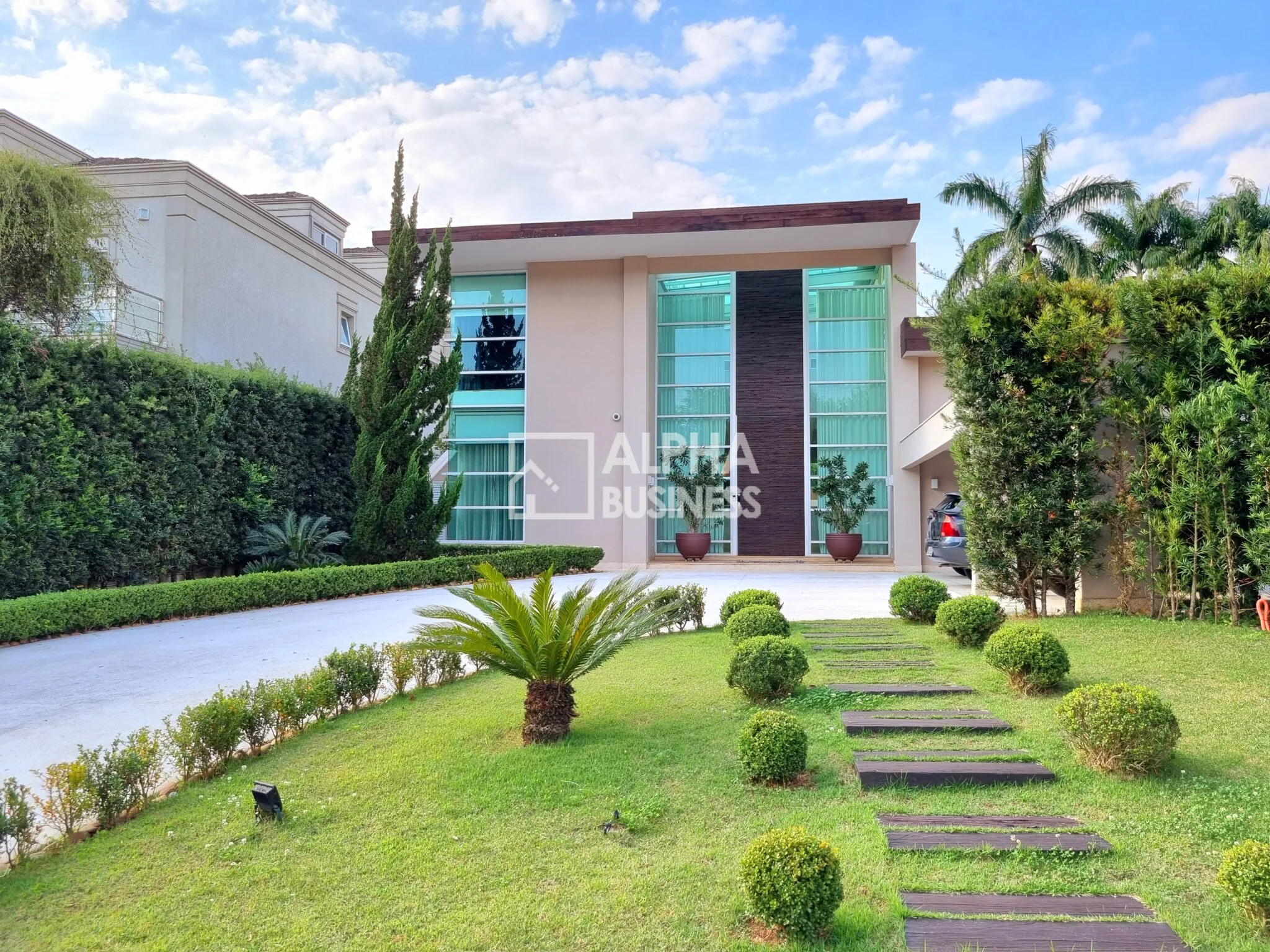 Fachada principal ou destaque de CASA PARA LOCAÇÃO NO TAMBORÉ 3 | SANTANA DE PARNAÍBA – SP - Tamboré 3 - Alphaville