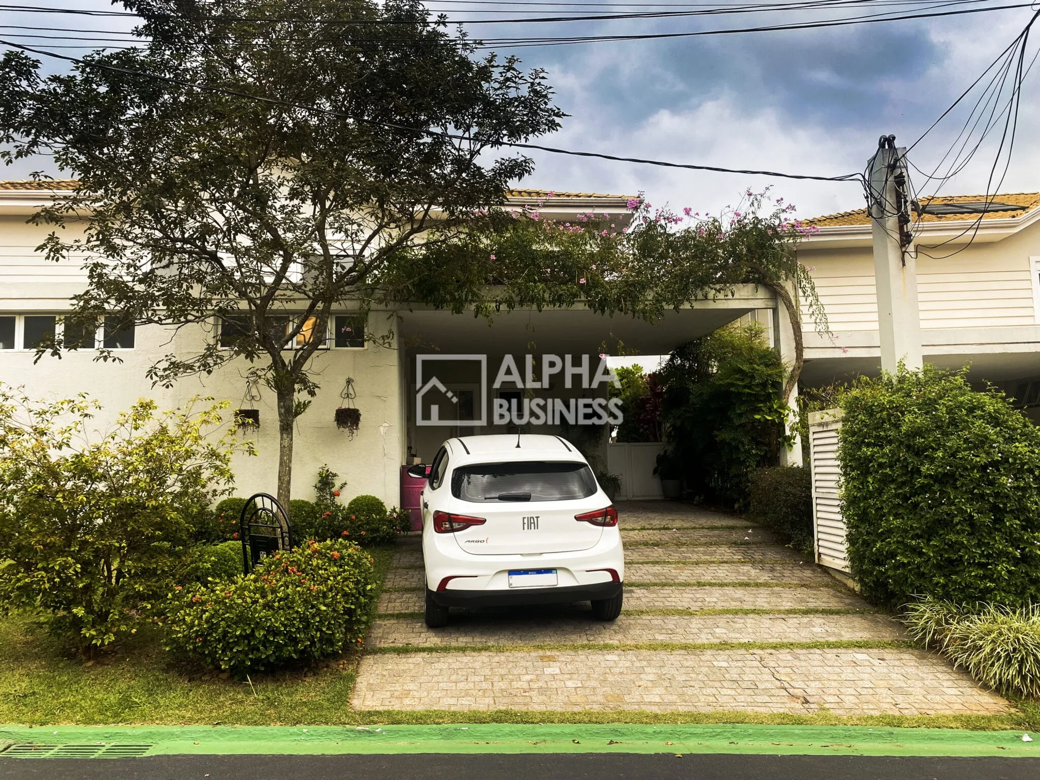 Fachada principal ou destaque de Casa à Venda no Scenic, 1 Suíte + 2 Dorms | 229m² | CA0093 - Scenic - Alphaville