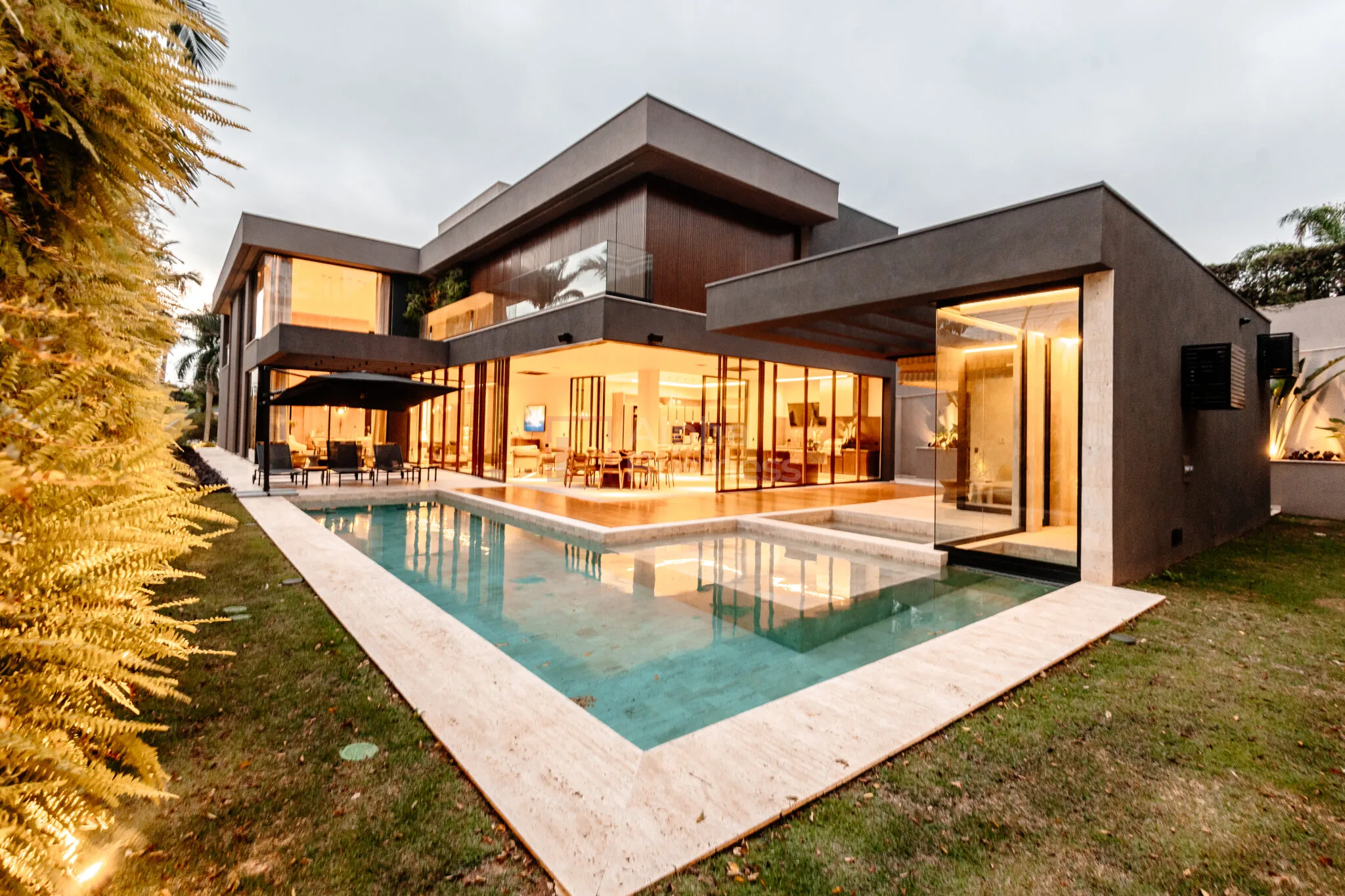 Fachada principal ou destaque de Casa Shangai no Tamboré 3 – Nova e moderna – 1000m² por R$ 55.000.000 - Tamboré 3 - Alphaville